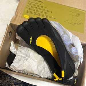 Vibram classic black five fingers